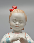 Статуэтка «Первосчет», скульптор Г. С. Столбова, ЛФЗ, фарфор СССР