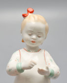 Статуэтка «Первосчет», скульптор Г. С. Столбова, фарфор, ЛФЗ, 1950-е