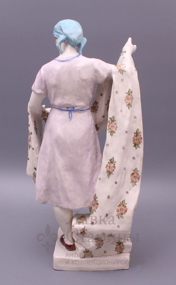 Ткачихи. Ткачиха на станке. Ткачиха. Фигурка ткачихи. Крестьянка 19 век.