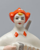 Статуэтка «Орленок» (Гармонист), скульптор Бобик Н. Ф., фарфор, Полонский завод, 1950-60 гг.