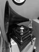 Старинный граммофон с деревянной трубой «Депо музыкальных инструментов П. Л. Чулковъ», Россия, Самара, начало 20 века