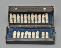 Старинная карманная аптечка доктора Роберта Д. Снайдера с аммиачными ингаляторами, Европа, кон. 19, нач. 20 вв.