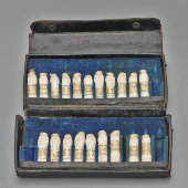 Старинная карманная аптечка доктора Роберта Д. Снайдера с аммиачными ингаляторами, Европа, кон. 19, нач. 20 вв.