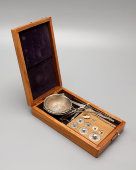 Сборные карманные аптекарские весы на основании коробки-футляра, Европа для России, н. 20 в.