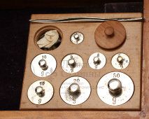 Сборные карманные аптекарские весы на основании коробки-футляра, Европа для России, н. 20 в.