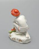 Статуэтка «Юный садовод» в красной панаме, скульптор Столбова Г. С., художник Косенкова К. Г., ЛФЗ, 1950-60 гг.