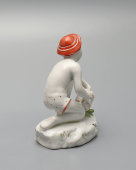 Статуэтка «Юный садовод» в красной панаме, скульптор Столбова Г. С., художник Косенкова К. Г., ЛФЗ, 1950-60 гг.