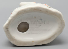 Статуэтка «Юный садовод» в красной панаме, скульптор Столбова Г. С., художник Косенкова К. Г., ЛФЗ, 1950-60 гг.