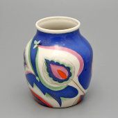 Декоративная фарфоровая ваза с растительной росписью, ЛФЗ, юбилейное клеймо 1937 г.