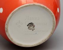 Красная фарфоровая ваза с белыми горошинами, Дулево, 1949-52 гг.