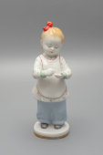 Фигурка «Первосчет», скульптор Столбова Г. С., художник Лупанова Е. Н., фарфор, ЛФЗ, 1950-е
