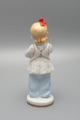 Фигурка «Первосчет», скульптор Столбова Г. С., художник Лупанова Е. Н., фарфор, ЛФЗ, 1950-е