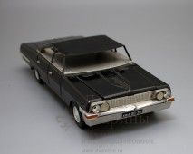 Настольный советский сигаретный набор в виде автомобиля «Чайка»