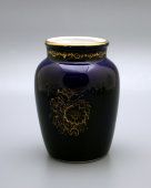 Маленькая интерьерная ваза с золотистой цветочной росписью, фарфор ЛФЗ, СССР