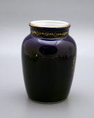 Маленькая интерьерная ваза с золотистой цветочной росписью, фарфор ЛФЗ, СССР