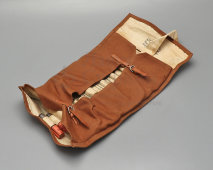 Старинный дорожный медицинский набор​ хирурга в тканевом чехле-рулоне, Карл Борхарт, Москва, до 1917 г.