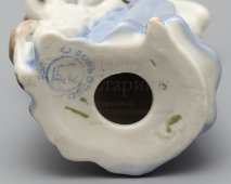 Cтатуэтка «Царевна с яблоком» по сказке «Спящая красавица», скульптор Л. Клименкова-Краузе, Песочное, 1955 г.