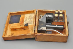 Винтажная нагрузочная вилка для проверки аккумуляторных батарей, карболитовый корпус, деревянный футляр, СССР, 1957 г.