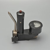 Винтажная нагрузочная вилка для проверки аккумуляторных батарей, карболитовый корпус, деревянный футляр, СССР, 1957 г.