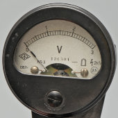 Винтажная нагрузочная вилка для проверки аккумуляторных батарей, карболитовый корпус, деревянный футляр, СССР, 1957 г.