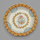 Старинное блюдце с цветочным узором и позолоченным краем, фарфор, латунь, мастерская Йозефа Кубы, Чехословакия, 1970-80 гг.