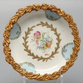 Старинное блюдце с цветочным узором и позолоченным краем, фарфор, латунь, мастерская Йозефа Кубы, Чехословакия, 1970-80 гг.