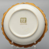 Старинное блюдце с цветочным узором и позолоченным краем, фарфор, латунь, мастерская Йозефа Кубы, Чехословакия, 1970-80 гг.