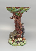 Ваза-фруктовница со скульптурой «Медведь и грибники», тов-во Кузнецова, конец 19, начало 20 века, фаянс