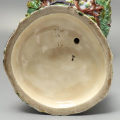 Ваза-фруктовница со скульптурой «Медведь и грибники», тов-во Кузнецова, конец 19, начало 20 века, фаянс