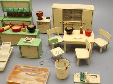 Детский набор кухонной мебели и посудки «Кукольная кухня», ГДР, 1961 г.
