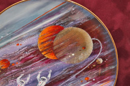 Авторская декоративная тарелка в багете «Космос. Далекие планеты», автор Ропов В. С., фарфор, Дулево, 2022 г.