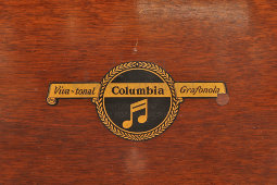 Патефон Viva-tonal Grafonola «Columbia» в корпусе из дерева, модель № 221, Великобритания, Лондон, 1925-27 гг.