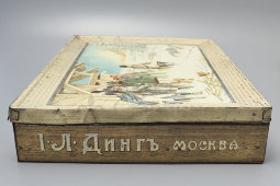 Старинная жестяная коробка из-под карамели «Наполеон под Москвой в 1812 г.», фабрика И. Л. Динга в Москве, кон. 19 в.