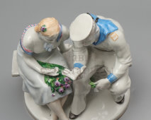 Скульптура «Встреча» (Скамейка), скульптор Якимова Г. П., художник Лупанова Е. Н., фарфор ЛФЗ, 1950-е