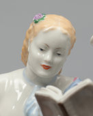 Скульптура «Встреча» (Скамейка), скульптор Якимова Г. П., художник Лупанова Е. Н., фарфор ЛФЗ, 1950-е