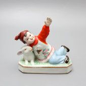Фарфоровая китайская статуэтка «Мальчик с кроликом», 1970-е гг.