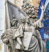 Бюст «Украинка» из скульптурной композиции «Стахановцы сельского хозяйства» (павильон «Украина» на ВДНХ), шамот, 1950-е