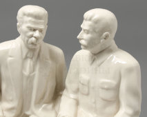 Скульптура «Горький и Сталин: обсуждение романа», автор Н. Пустыгин, Дулевский завод, нач. 1950-х