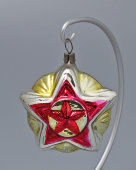Агитационная ёлочная игрушка «Красная звезда», стекло, 1930-50 гг.