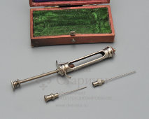 Старинный медицинский шприц с набором игл в кожаном футляре, компания Muranaka, Япония, нач. 20 в.