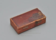 Старинный медицинский шприц с набором игл в кожаном футляре, компания Muranaka, Япония, нач. 20 в.