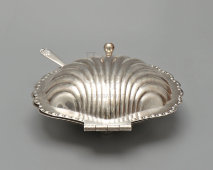 Старинная икорница с крышкой и ножом «Ракушка», посеребренный металл, компания Cheltenham & Co., Англия, 1940-60 гг.