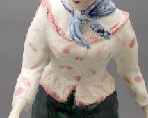 Фаянсовая скульптура «Девушка в платке», Конаково, 2000-е гг.