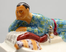 Пепельница «Право на отдых» из агитационного письменного прибора «Обсуждение проекта Сталинской конституции в колхозе Узбекистана», скульптор Данько Н. Я., ЛФЗ