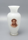 Настольная декоративная ваза «Александр Сергеевич Пушкин», молочное стекло, ЛЗХС, 1950-е