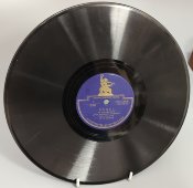 Исп. ансамбль под управлением Ф. Ф. Криша: «Танец» и «Вальс» (из кинофильма «Под крышами Парижа»). Апрелевский завод 1950е гг. 