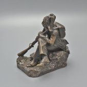 Старинная кабинетная скульптура «Крымская война: сидящий гренадер», скульптор Ковшенков И. Ф., бронза, Россия, 1856 г.