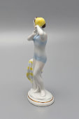 Статуэтка «Юная купальщица» в желтой шапочке, скульптор Столбова Г. С., фарфор ЛФЗ