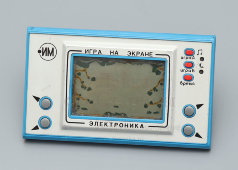 Микропроцессорная игра с часами и будильником «Квака-задавака» из серии «Электроника ИМ-33», СССР, 1991 г.
