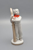 Статуэтка «Девочка с лыжами» (Лыжница), скульптор Г. С. Столбова, фарфор ЛФЗ, 1950-60 гг.